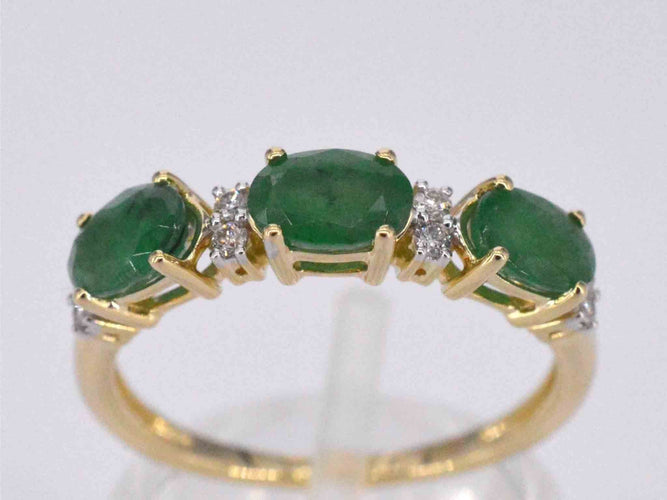 Bague Bague en or avec diamants et émeraude 58 Facettes 2127