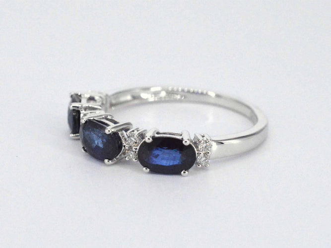 Bague Bague en or blanc avec diamants et saphir 58 Facettes 2122