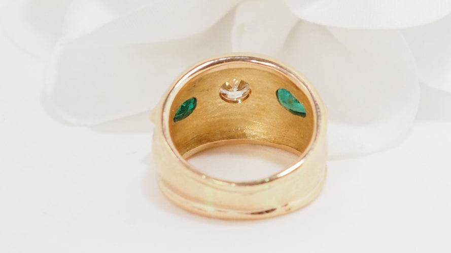 Bague 56 Bague Jonc en or jaune, émeraudes et diamants 58 Facettes 32656