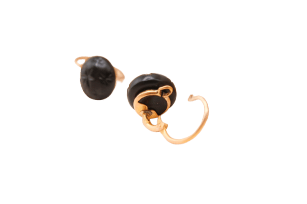 Boucles d'oreilles Anciennes boucles d'oreilles or rose, jais gravé 58 Facettes 250190