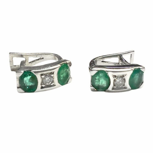 Boucles d'oreilles Boucles d'oreilles en or blanc avec diamants et émeraudes 58 Facettes Q96B