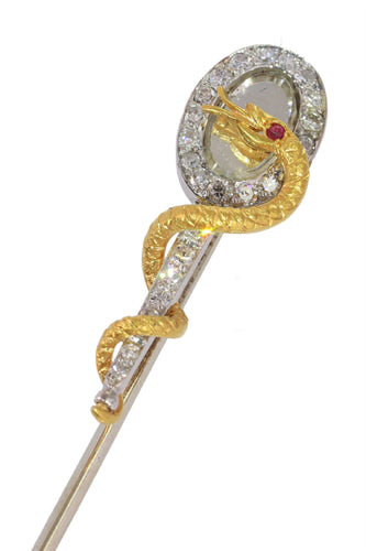 Broche Épingle à bâton d'Esculape : un hommage à la médecine en or et en diamants 58 Facettes 24323-0289