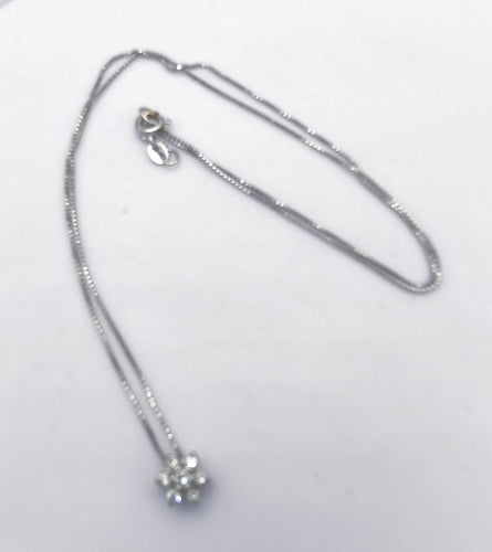 Pendentif fleur en diamant chaine or blanc