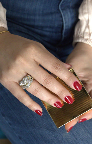 Bague Bague vintage en or jaune et blanc avec diamants. 58 Facettes