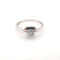 56 Bague en or blanc et diamants 58 Facettes