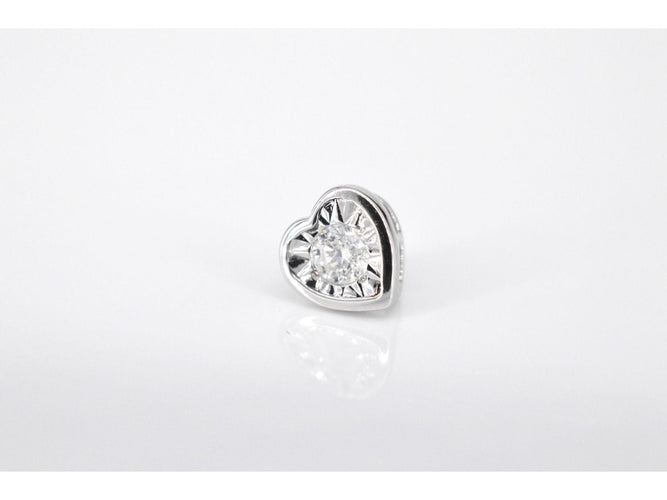 Pendentif Pendentif en or blanc avec un diamant taille brillant en forme de coeur 58 Facettes 2095