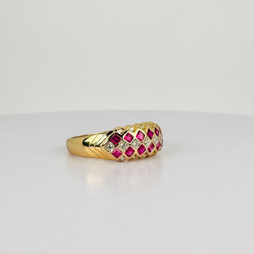 Bague Bague en or jaune ornée de rubis et de diamants à facettes carrées 58 Facettes 2511004