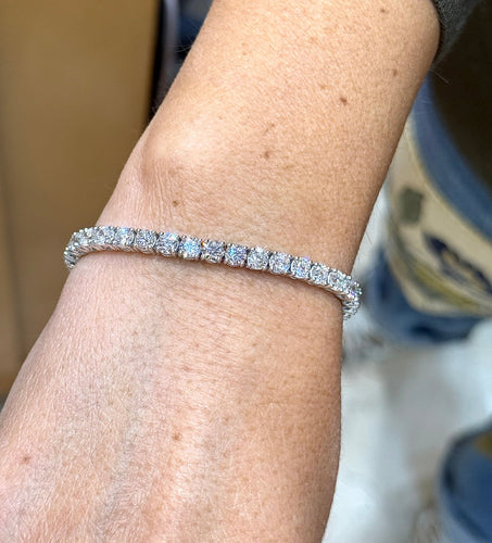 Bracelet Rivière de diamants exceptionnelles , or blanc 18 carats 58 Facettes
