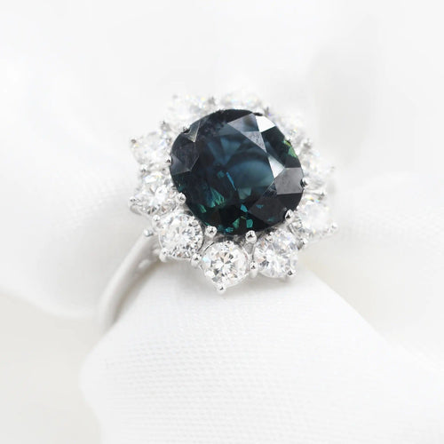 Bague Bague en or blanc ornée d'un saphir australien de 3 carats et de diamants 58 Facettes 18150