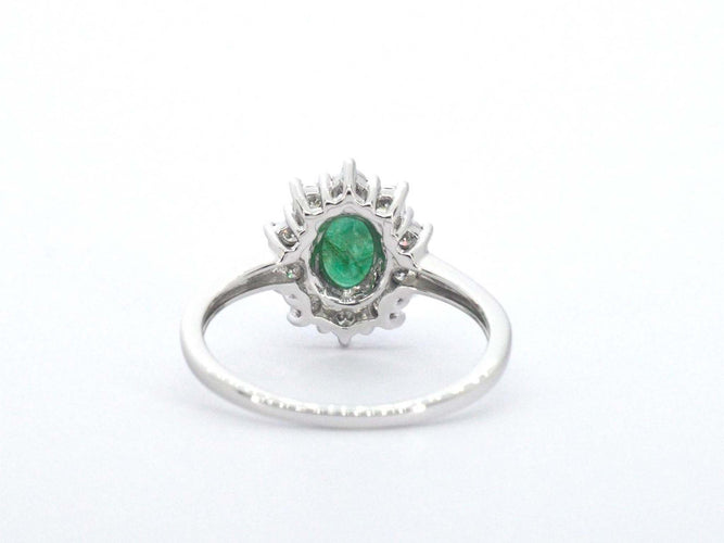 Bague 54 Bague entourage en or blanc avec émeraude et diamants 58 Facettes 2347