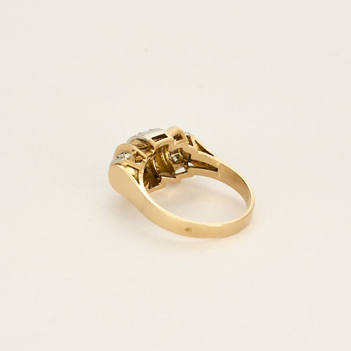 Bague 54,5 Bague style tank à motif de noeud stylisé en or jaune, platine et diamants 58 Facettes CHA5770X2