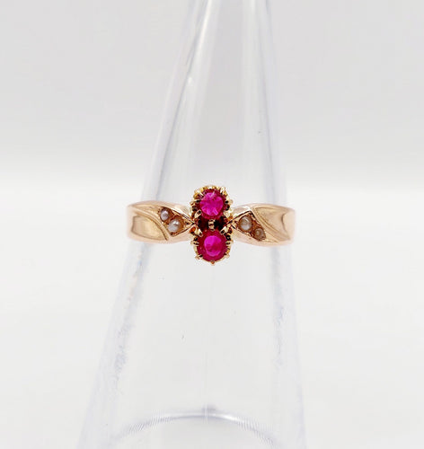 Bague 51.5 Bague antique or rose, rubis synthétiques et perles 58 Facettes A05426