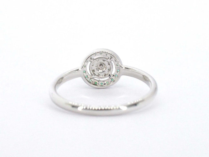 Bague 54 Bague en or blanc avec diamants et émeraudes 58 Facettes 2344