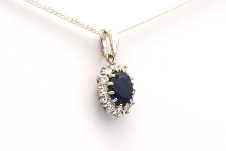 Pendentif Pendentif contemporain en or blanc 18 carats serti d'un saphir et de diamants "taille" brillant (+-0.3ct) 58 Facettes 21989