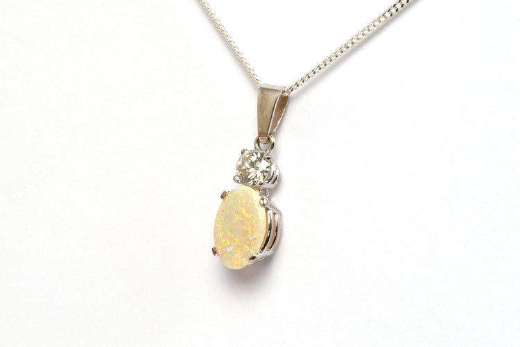 Pendentif Pendentif contemporain or blanc, opale et diamant 58 Facettes 21757