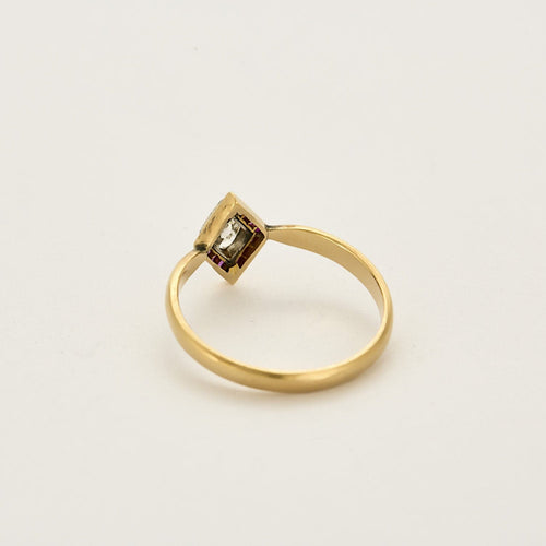 Bague 56,5 Bague en or jaune, blanc, diamants et rubis de synthèse 58 Facettes ARR1994