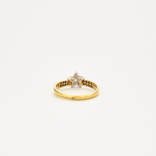 Bague 56 Bague Solitaire or jaune à motif étoile Diamants sertis sur or blanc 58 Facettes 1479