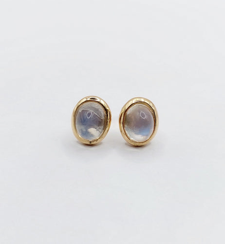Boucles d'oreilles Puces d'oreilles vintage or jaune cabochons pierres de lunes 58 Facettes A05689