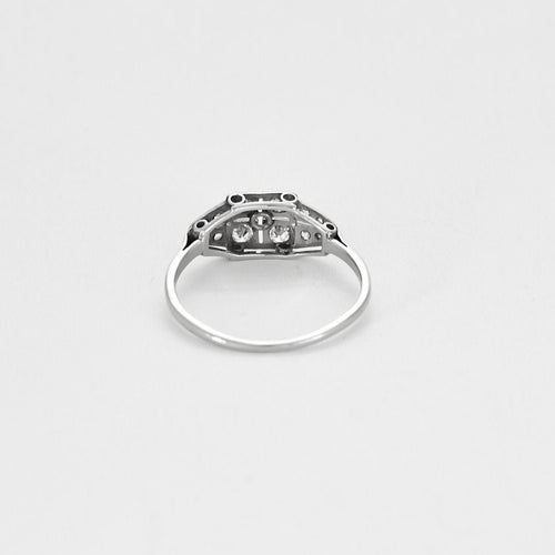 Bague 56 Bague Art Déco en or blanc et diamants 58 Facettes B250545