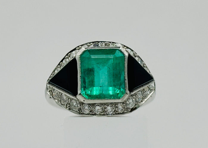Bague 52 Bague Art Déco en platine ornée d'émeraudes, d'onyx et de diamants 58 Facettes 50306