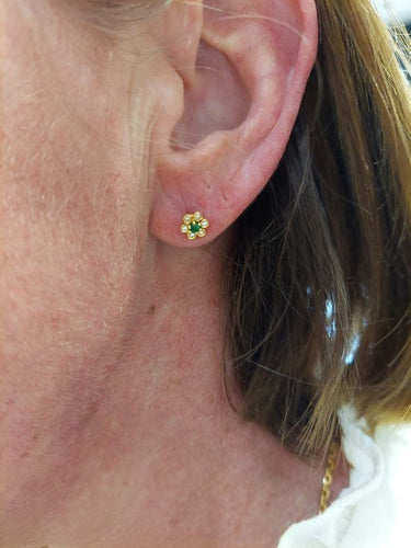 Boucles d'oreilles BOUCLES D'OREILLES MARGUERITES ÉMERAUDES ET DIAMANTS 58 Facettes 088171