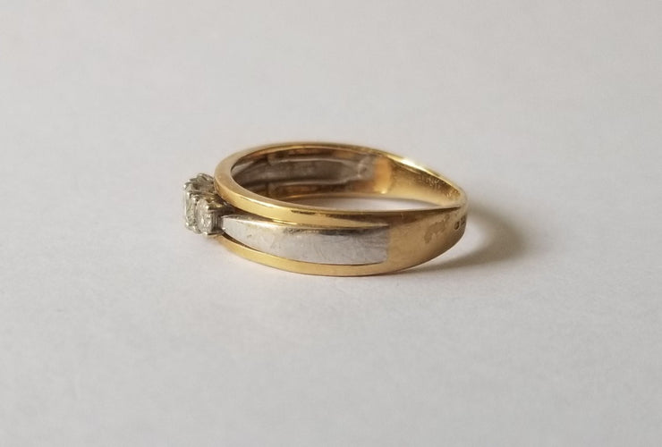 54 Bague or jaune et blanc, diamants 58 Facettes