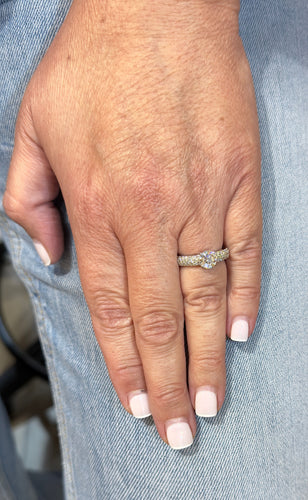 Bague 52 Solitaire en diamants sur monture or blanc 18 carats 58 Facettes