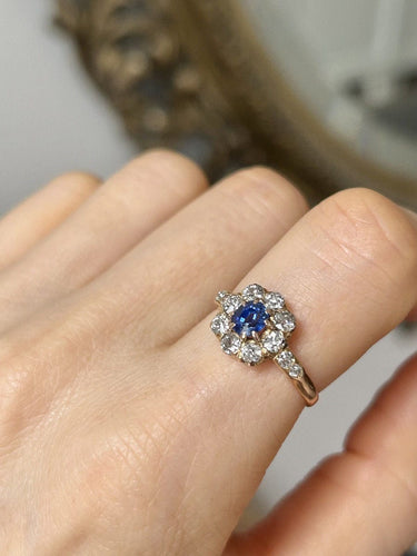 Bague 54 Bague ancienne en or 18K sertie d’un saphir et diamants 58 Facettes