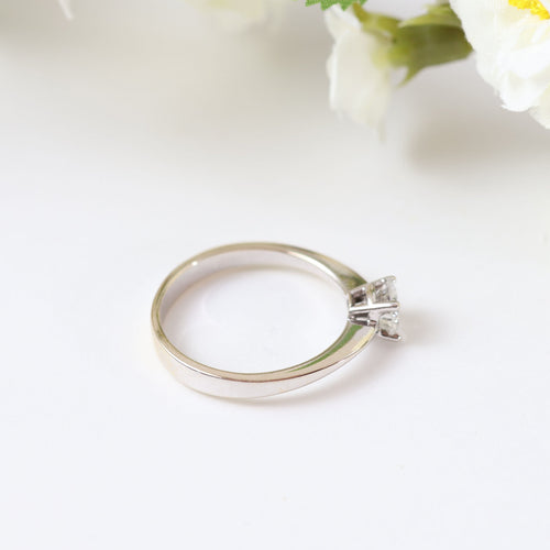 Sortija solitario en oro blanco con diamante 58 Facettes 126443