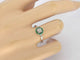 Bague 54 Bague en or blanc avec diamants et émeraudes 58 Facettes 2344