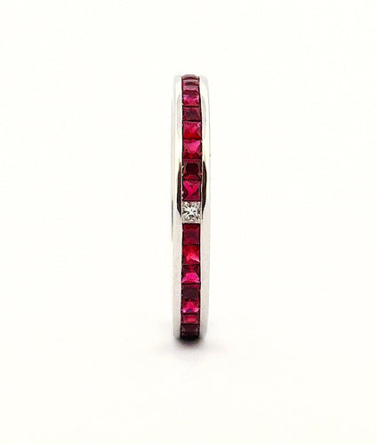 Bague 53 Alliance or blanc 18 carats rubis calibrés et diamants 58 Facettes