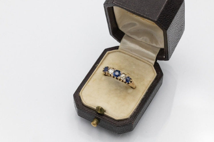 Bague Bague ancienne saphirs et diamants en or jaune 58 Facettes 11700
