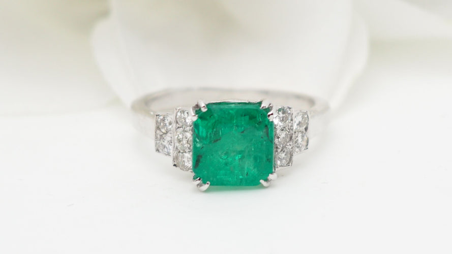 Bague 50 Bague en or blanc, émeraude de Colombie et diamants 58 Facettes 32633