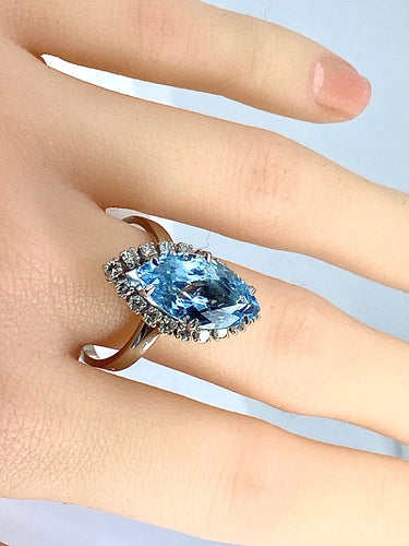 Bague Bague en or blanc 18 carats, aigue marine et 18 diamants 58 Facettes AB389