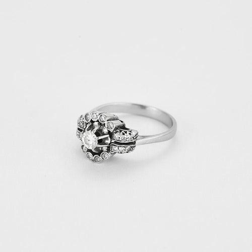 Bague 53.5 Bague en or gris et diamants 58 Facettes CHA08712