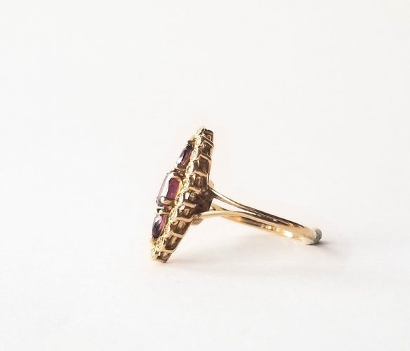 Bague marquise or jaune 18k - Rubis et diamants 58 Facettes