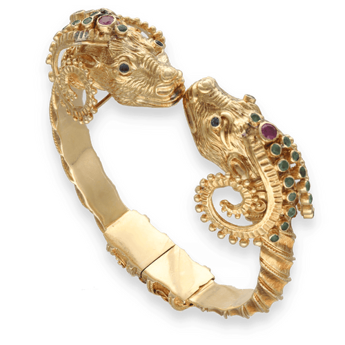 Bracelet Bracelet jonc Zolotas "Têtes de Bélier" en or jaune 18K avec émeraudes, saphirs et rubis – 73,30 g 58 Facettes