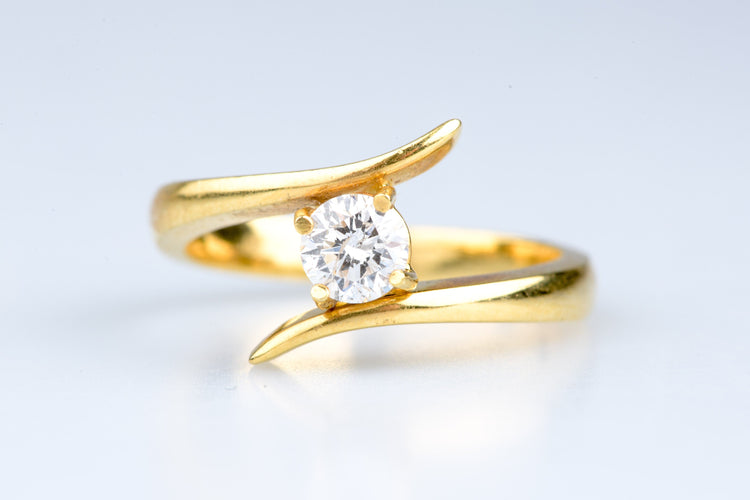 Bague 56 Bague solitaire en or jaune, diamant rond brillant 0,50 ct 58 Facettes 312169-107