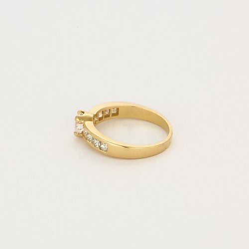 Bague 53.5 Bague solitaire en or jaune 18K diamants 58 Facettes DRE15663