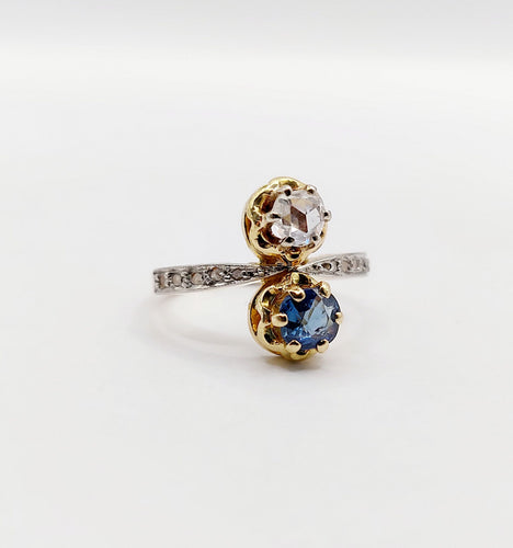 Bague 44 Bague Toi et Moi or, diamant et saphir épaulés (circa 1910) 58 Facettes A05407