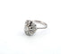 Bague 53 Bague en or blanc avec diamant central et diamants environnants 58 Facettes