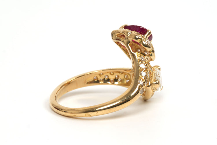 Bague 54 Bague contemporaine or jaune, rubis, diamant poire et diamants 58 Facettes 21866