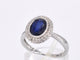 Bague 54 Bague entourage en or blanc avec diamants et saphir 58 Facettes 2044