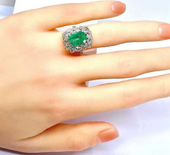 Bague 52 Bague marguerite en or 18 carats, émeraude 3,49 ct et diamants 58 Facettes AB567