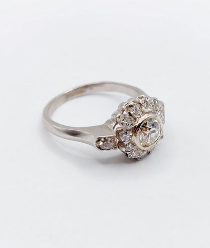 Bague 52 Bague marguerite art deco or blanc 18k et 1,02 carats diamant taille ancienne (circa 1940) 58 Facettes A05086