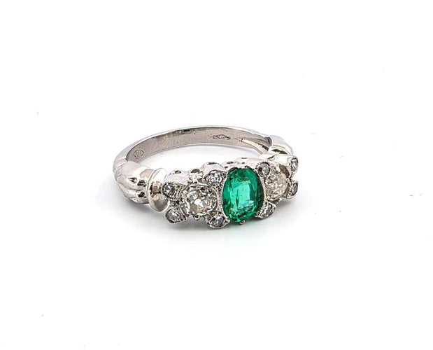 Bague Bague en platine avec émeraude centrale et diamants latéraux 58 Facettes