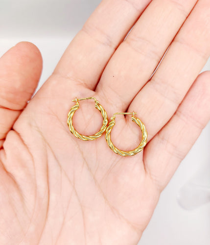 Boucles d'oreilles Créoles vintage or jaune finement torsadées (circa 1970) 58 Facettes A06048