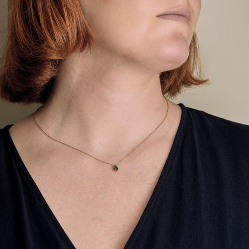 Fin collier et pendentif émeraude