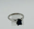 Bague Bague en or avec un saphir central 58 Facettes 50023