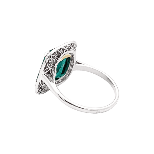 Bague 54 Bague ancienne, émeraude, platine et diamants. 58 Facettes 34441